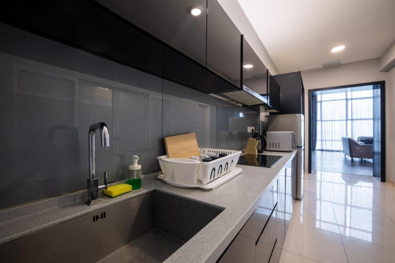 Loft Pano Seaview Suite 2 Bedroom By The Only Bnb Jelutong Exterior photo