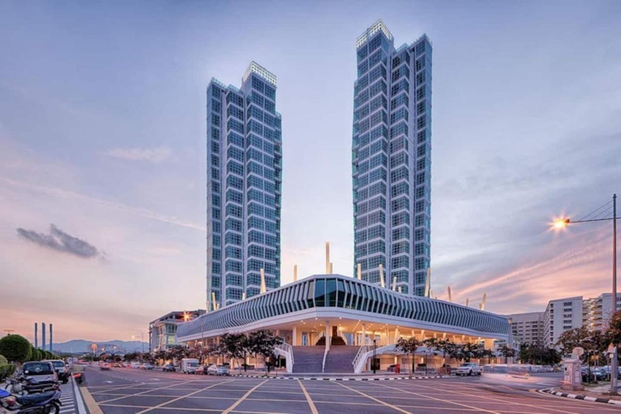 Loft Pano Seaview Suite 2 Bedroom By The Only Bnb Jelutong Exterior photo